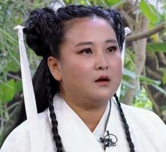 贾玲突然暴瘦30斤，发了几张照片嘚瑟，网友：快胖回来吧!