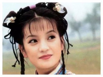 ​影视才女赵薇近照罕曝光，被富豪老公宠上天，女儿长得神似妈妈