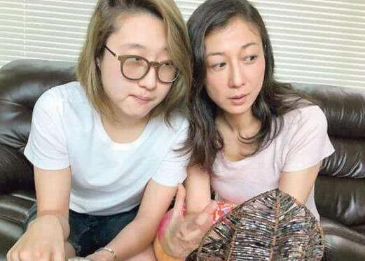 小龙女吴卓林消失半年后现身加拿大，身形暴瘦直呼“我想找我爸”