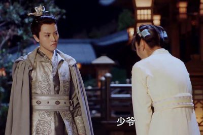 ​小女花不弃：花不弃与莫若菲有感情戏，男二可是“女儿身”