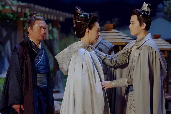小女花不弃：花不弃与莫若菲有感情戏，男二可是“女儿身”