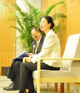 ​她是中科大教授,29岁突然失明遭丈夫抛弃,37岁时考上哈佛