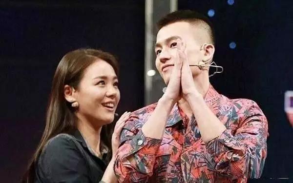 欧豪索吻破分手传言,马思纯一句话深情回应惹人羡慕!