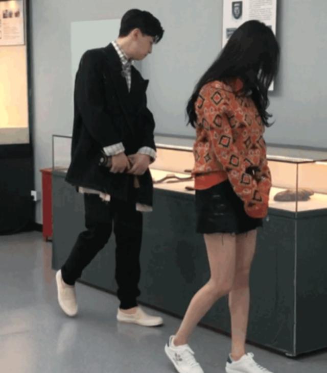 《密室大逃脱》之后，邓伦杨幂再合体录制新综艺，杨幂美腿很吸睛