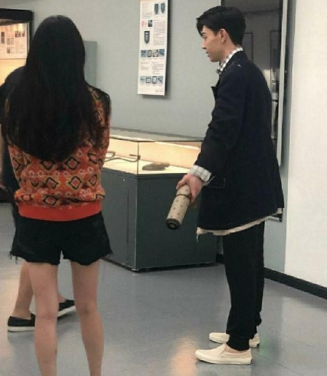 《密室大逃脱》之后，邓伦杨幂再合体录制新综艺，杨幂美腿很吸睛