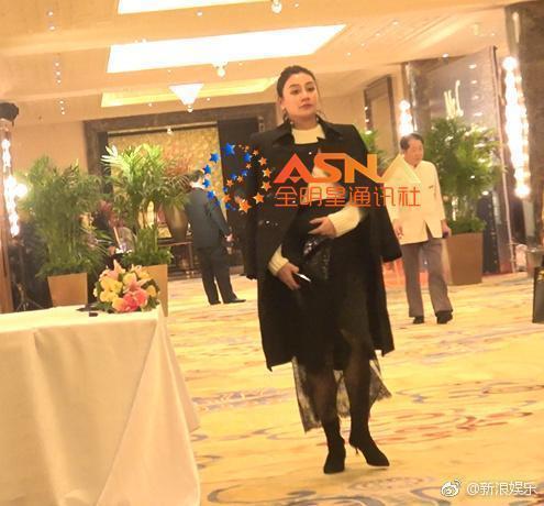 曹云金晒与唐菀登记照宣布结婚喜讯, 甜蜜发文“感谢我老婆”!