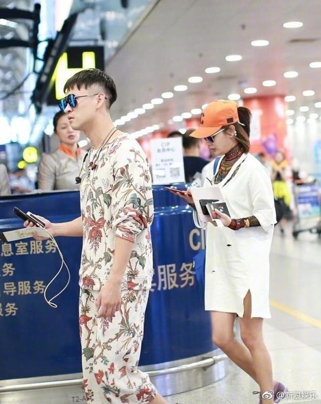 曹云金晒与唐菀登记照宣布结婚喜讯, 甜蜜发文“感谢我老婆”!