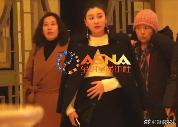 曹云金晒与唐菀登记照宣布结婚喜讯, 甜蜜发文“感谢我老婆”!