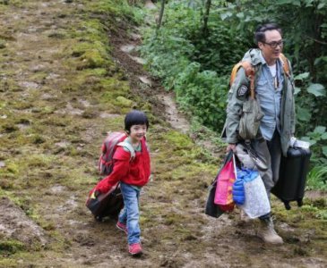 ​吴镇宇14岁儿子发福，受青春期困扰，发近照自嘲，网友鼓励：自信点