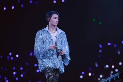 ​张艺兴巡演成都站完美落幕 手语舞台传递爱与和平