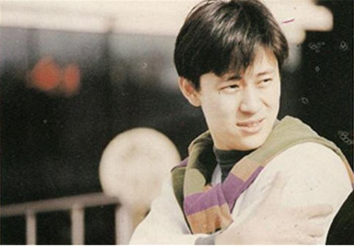 49岁解晓东结婚25年妻子依旧神秘，儿子牛牛20岁超帅