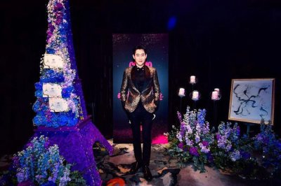​陈正飞Andy绅士风亮相盛典 “双语主持”多年义气相约