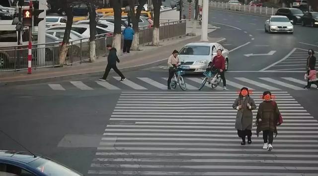 走路闯红灯被判3年，赔偿117万？！曝光烟台这些行人！