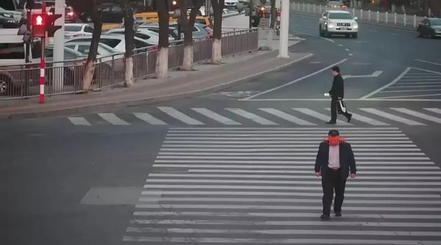 走路闯红灯被判3年，赔偿117万？！曝光烟台这些行人！