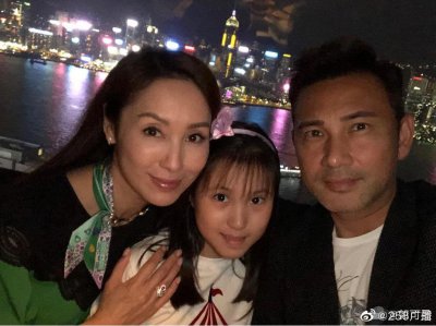 ​相爱二十四年 郭可盈晒照与丈夫林文龙相依偎合照