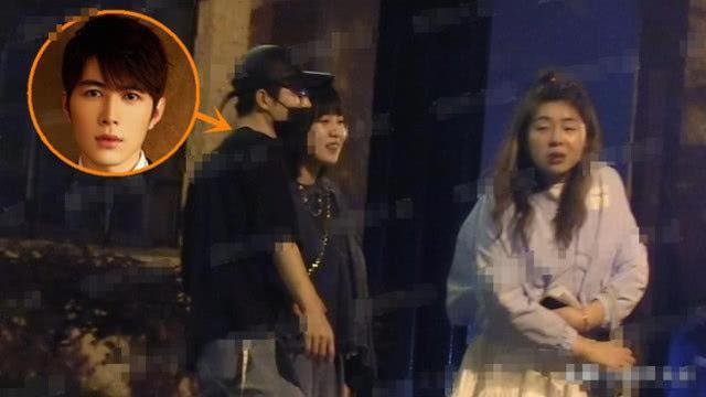 陈学冬疑似恋情曝光？与女生深夜街头秀浪漫