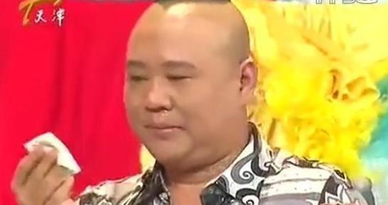何云伟因婚变被郭德纲暂停演出 这成了师徒间的疙瘩