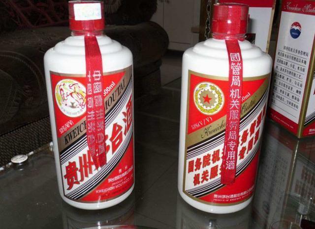 茅台酒瓶上的“红飘带”有啥作用？这些全知道的可以称为老酒鬼了