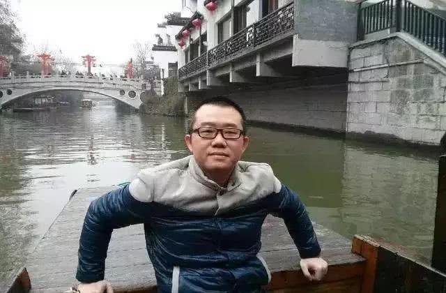 爱情导师涂磊生活照，曾在电视台门口被打，神秘妻子曝光
