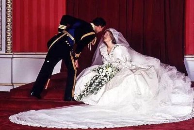 ​查尔斯和卡米拉告诉人们，爱情和婚姻，有时真的与年龄容貌无关