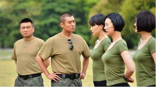 在中国，女兵训练时到底穿不穿护胸？原来穿这个东西，让人心疼！