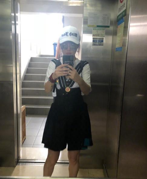 40岁薛佳凝近照神似少女，网友：还是当年哈妹的模样
