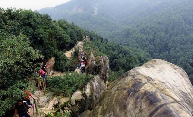 安徽一个区，总人口超37万，拥有龙脊山风景区。