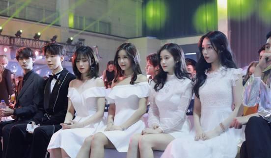 Hello girls你好少女组合花椒盛典喜获年度新锐女子组