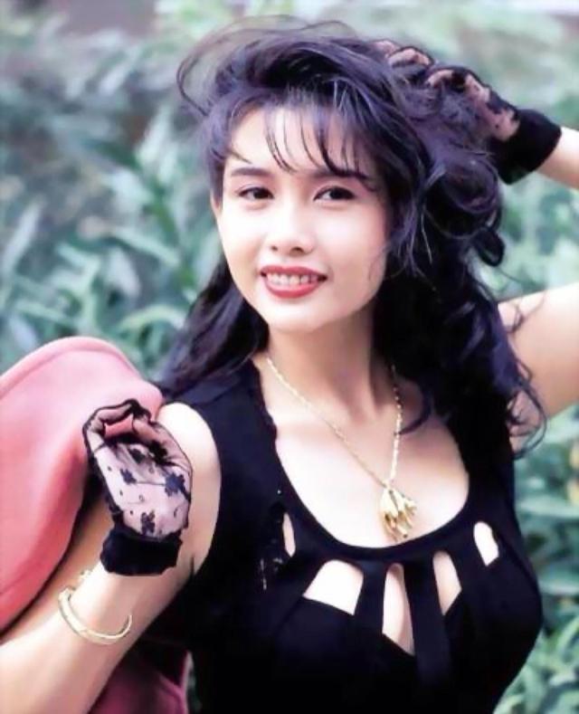 王晶新晋晶女郎邱意浓清新脱俗，和邱淑贞比谁更漂亮？