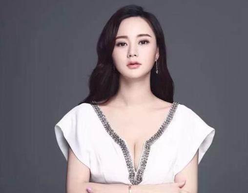 她才是乡爱第一美女，为孝敬父亲退出娱乐圈，5年后强势回归