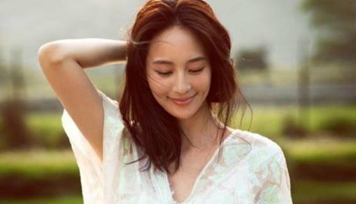 曾与赵又廷爱得死去活来，颜值丝毫不输高圆圆，被称娱乐圈女学霸