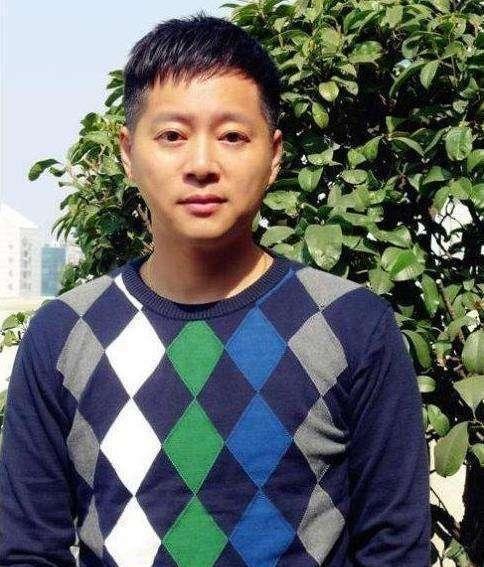 曾是公认的湖南台一哥，却因妻子怂恿自毁前程
