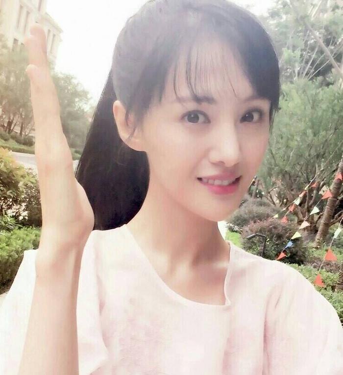 郑爽新剧官宣，男主是“肖大神”，网友：又要被甜齁了
