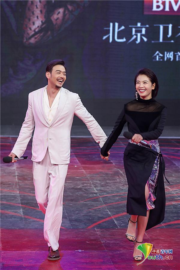 和小包总再续前缘！刘涛与杨烁牵手嬉闹引“回忆杀”