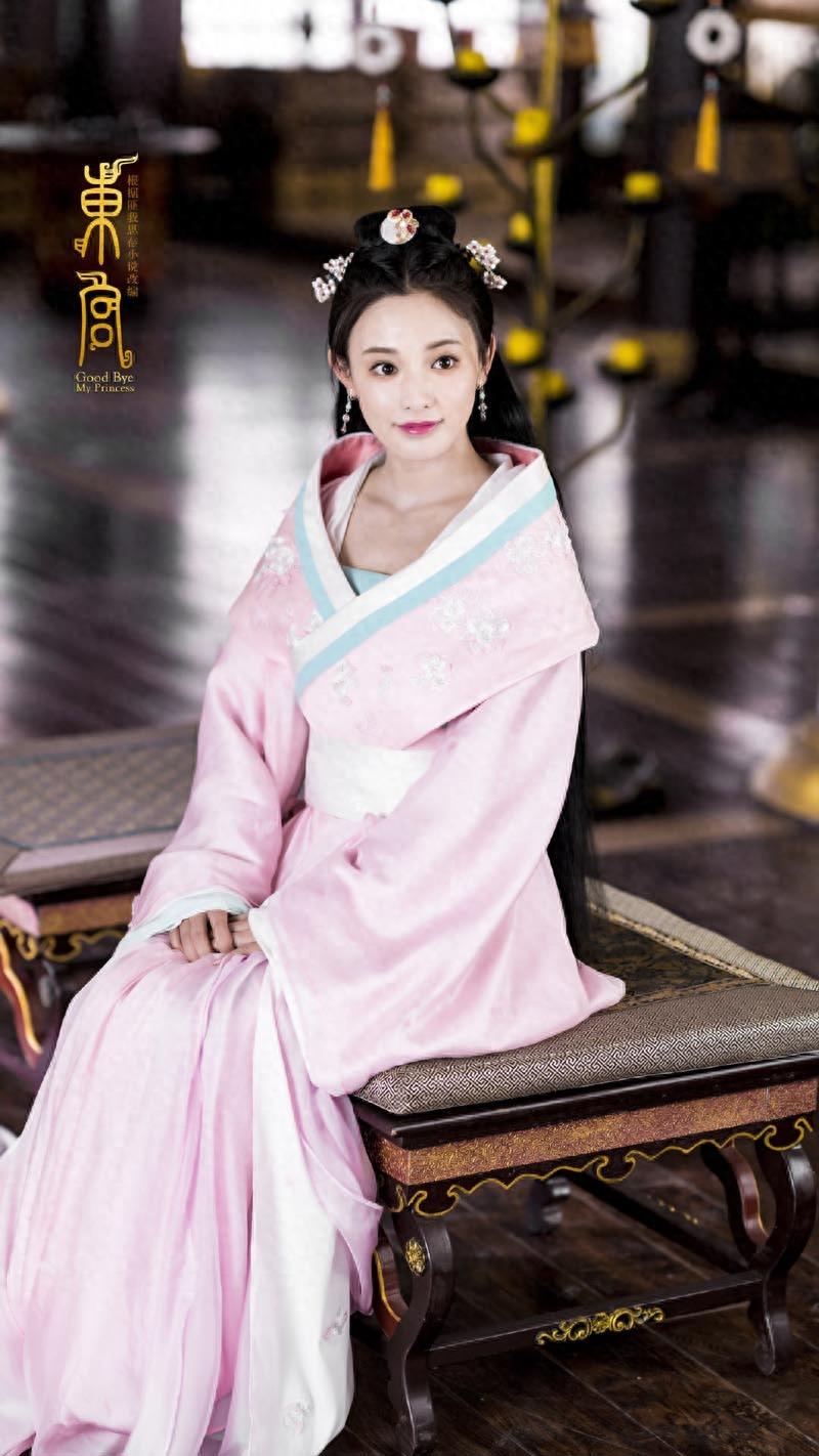 彭小苒《东宫》饰演小枫的唯美剧照 好喜欢她的服装造型和演技