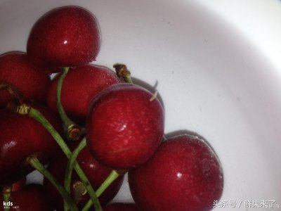 ​网传樱桃里有白色小虫子！是真是假？颜色鲜艳水果都有可能中招