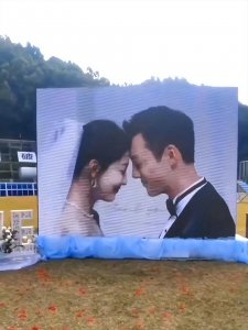 ​《照亮你》杀青，陈伟霆、章若楠结婚照路透来袭，俊男靓女好般配