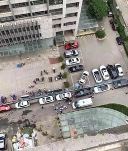 ​南京10岁女童被高空坠物砸中头部，警方通报：系8岁男童所为