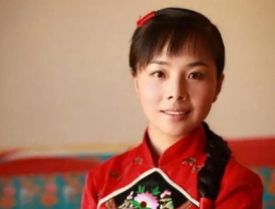 ​“草根歌手”王二妮和李飞结婚9年，她初心不改，他却像换了个人