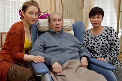 ​赌王何鸿燊，为何能娶四个老婆？不是因为金钱，是清朝给的特权