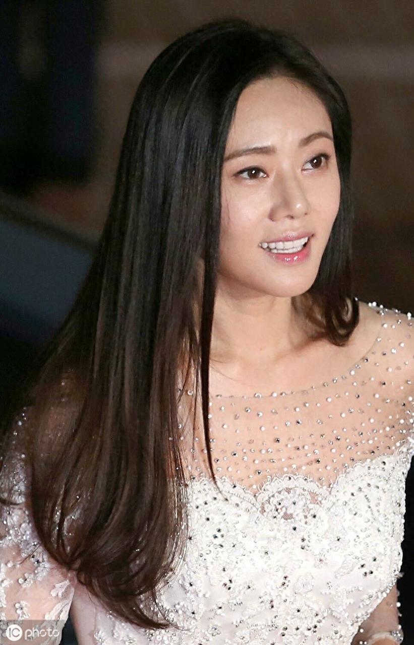 于晓光老婆——秋瓷炫美照，图1就很漂亮