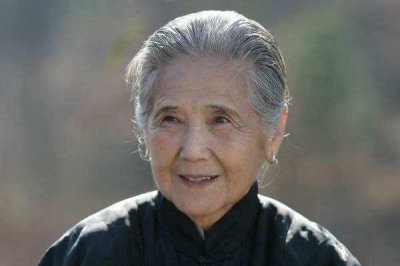 ​我的后妈：小时候我是她的女儿，现在我却变成了她的“母亲”