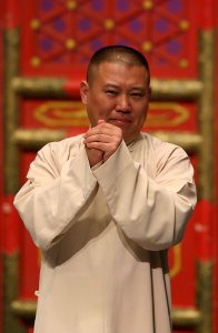 ​郭德纲的两任妻子，王惠名利双收，胡中惠孤独终老，人生差距太大