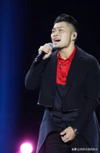 ​《夏天》的李玖哲，因合约被雪藏七年，终于在这个夏天宣布回归