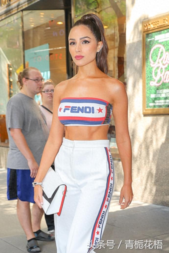 美国环球小姐Olivia Culpo 在纽约出街，这身材真的完美到无敌
