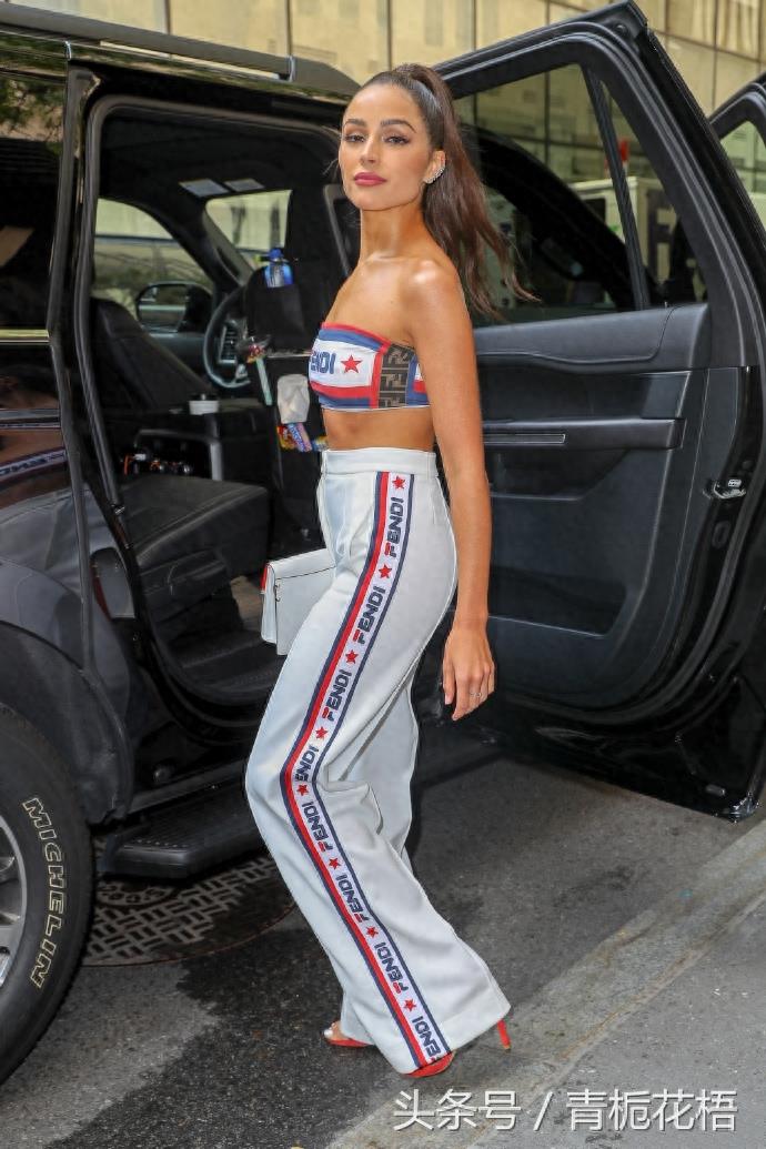 美国环球小姐Olivia Culpo 在纽约出街，这身材真的完美到无敌