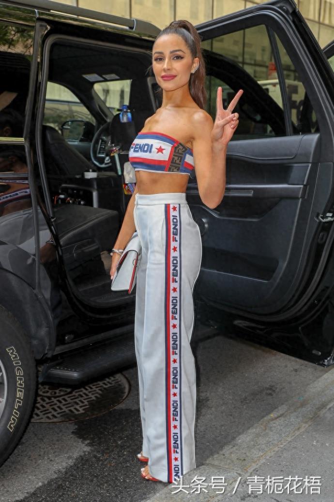 美国环球小姐Olivia Culpo 在纽约出街，这身材真的完美到无敌