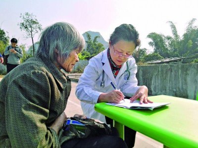 ​为老年患者护航 她用专业暖夕阳-访柳州市工人医院老年医学科主任陈维芊