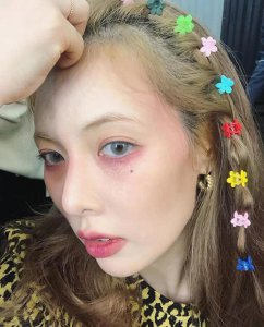 ​泫雅风是什么意思？火遍ins的泫雅风美甲很怪趣少女？