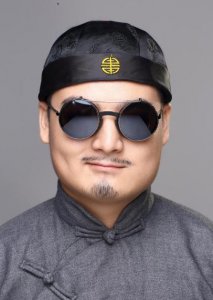 ​《快乐大本营》的“黑衣人”小方减肥成功，帅到不敢认